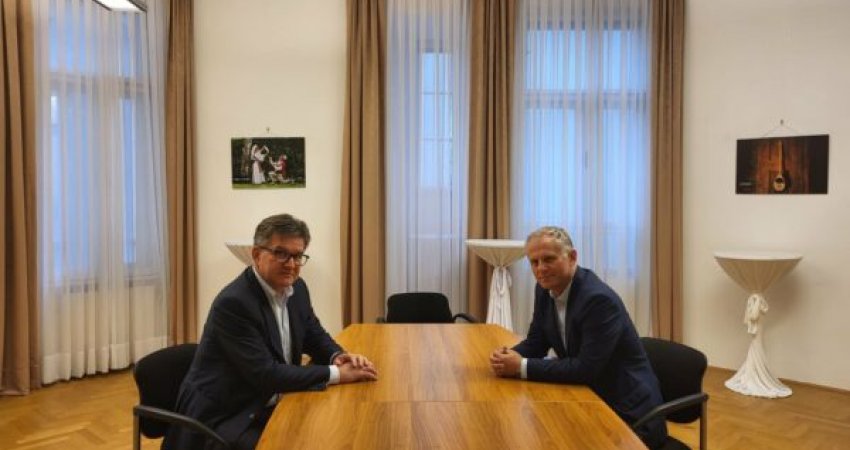 Lajcak takon Bislimin në Vjenë, flasin për takimin e radhës të kryenegociatorëve dhe implementimin e plot të Marrëveshjes Ohër-Bruksel