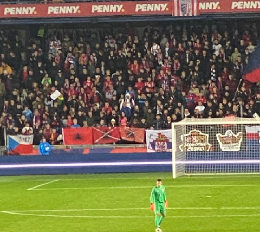 Provokim i turpshëm nga tifozët çekë, flamur serb në stadium dhe injorim i simboleve kuqezi
