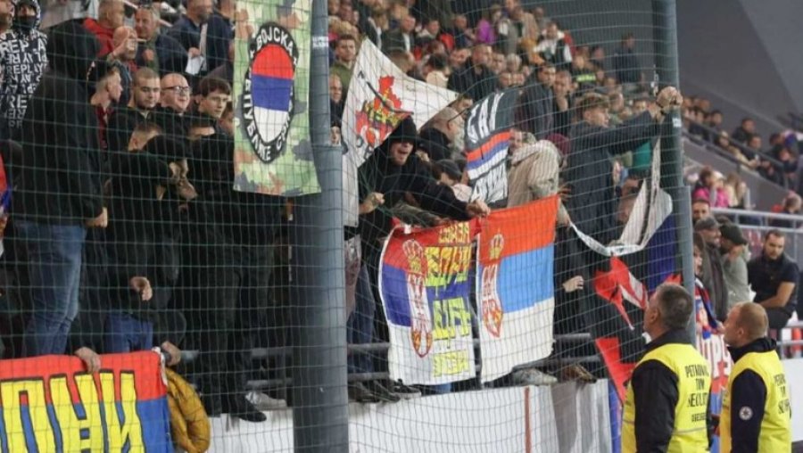 FOTO/ Ultrasit me kore raciste ndaj shqiptarëve, 'Kosova është Serbi' edhe kundër Zvicrës