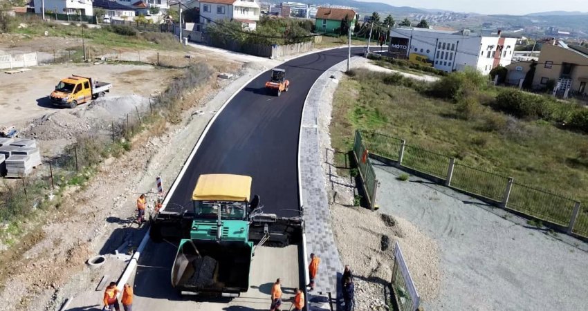 Nis asfaltimi i rrugës së shumëpritur në Prishtinë