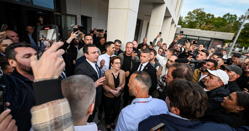 Gërvalla flet për takimet më mërgatën : Policia gjermane iu lut njerëzve që të prisnin jashtë sepse salla nuk i nxinte më shumë se njëmijë ulëse