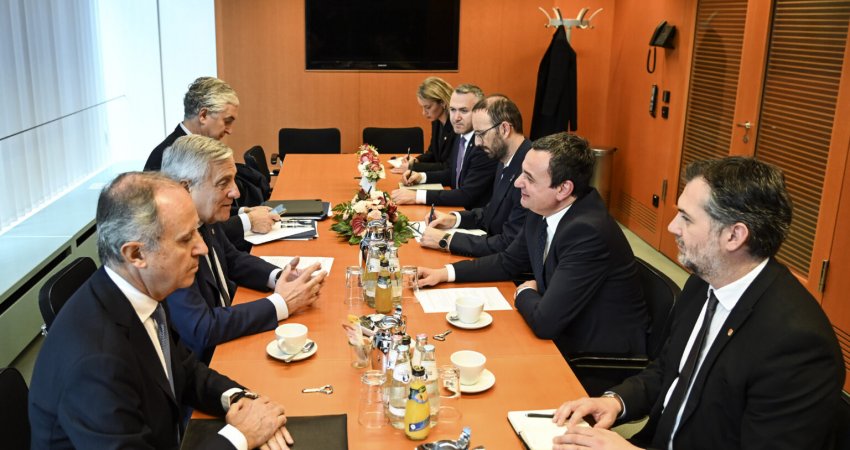 Kurti takon ministrin e Jashtëm italian, thekson nevojën për heqjen e masave të BE-së ndaj Kosovës