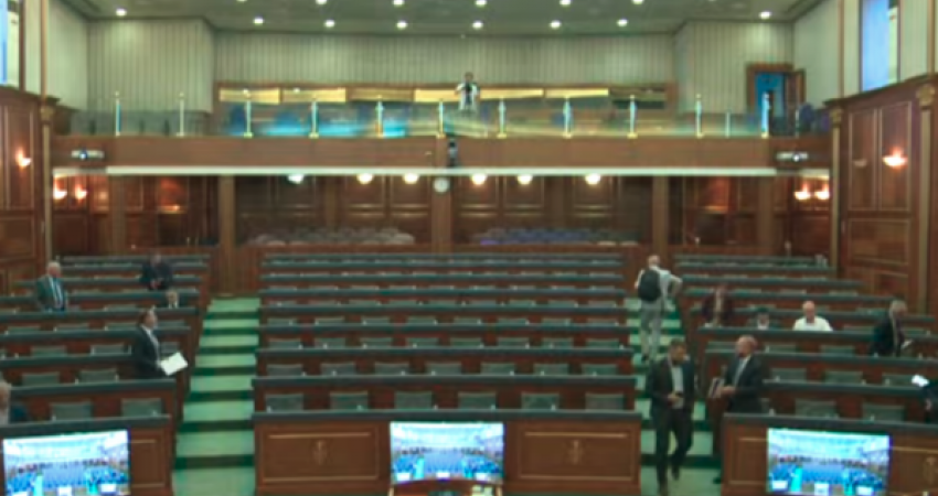 S’ka kuorum për votimin e rezolutës së opozitës, ndërpritet seanca e jashtëzakonshme për ushqimin në FSK