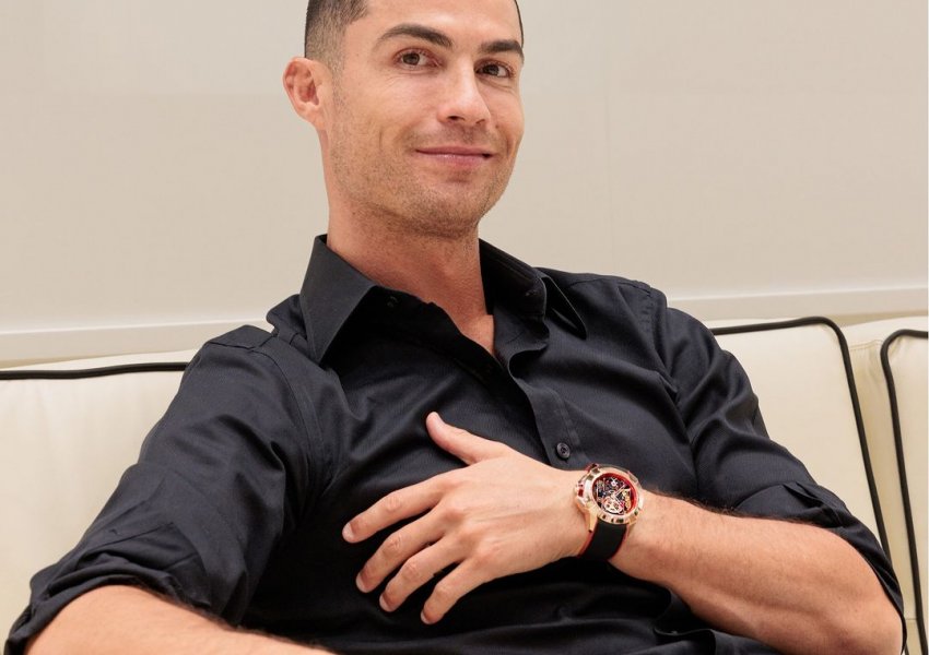 FOTO/ Cristiano Ronaldo nxjerr në treg koleksionin e tij të orëve luksoze