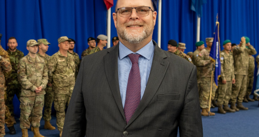 Hovenier: Amerika mbetet e palëkundur në mbështetjen ndaj misionit të NATO-s në Kosovë