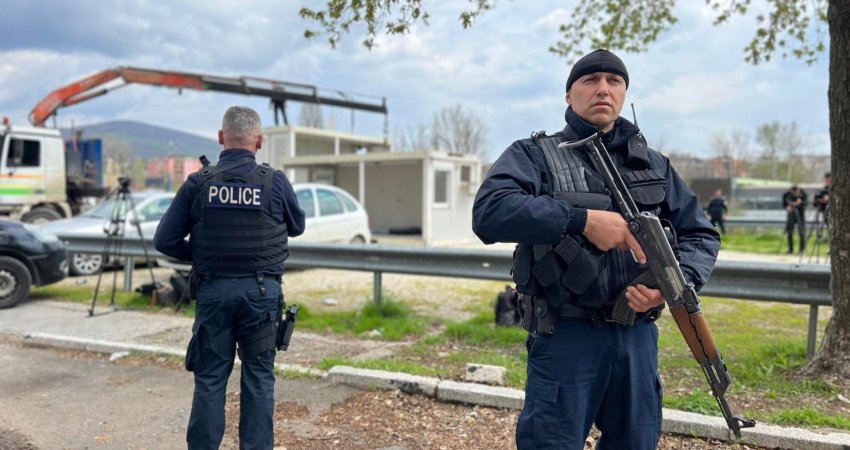 Policia jep detaje për bastisjen e komunës paralele të Skenderajt në veri