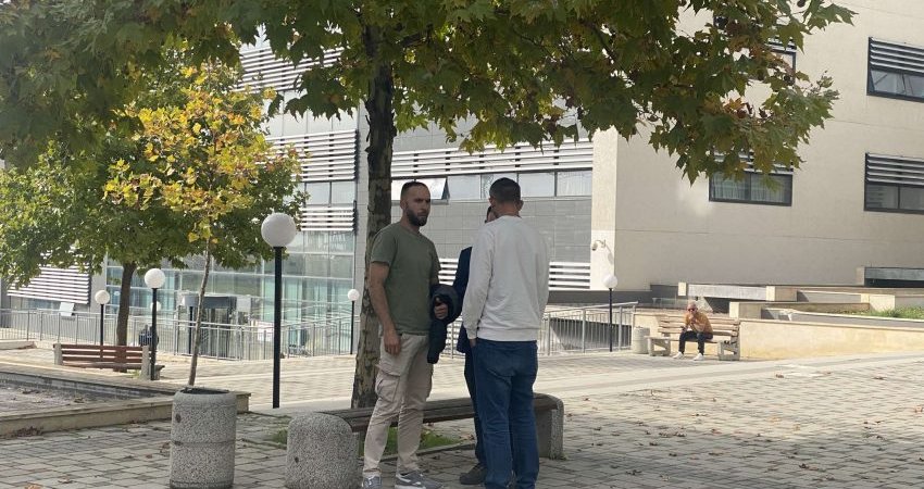 Familja e Faton Hajrizit dorëzon padinë kundër Kurtit, Bislimit dhe Haxhiut