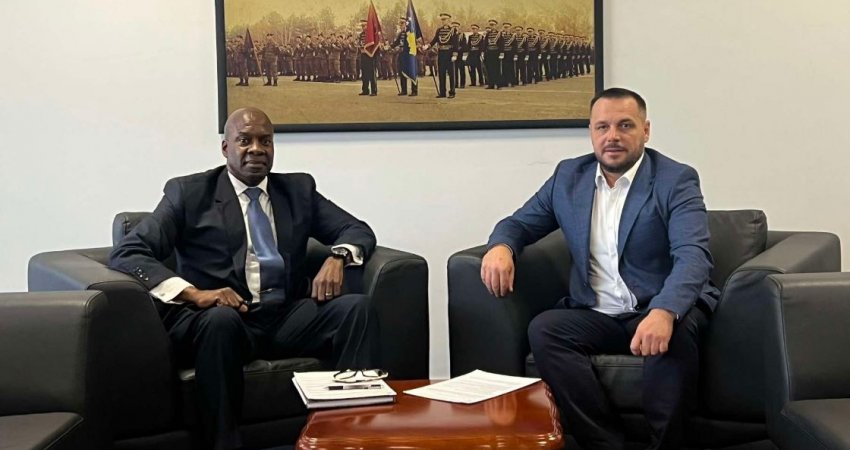 Maqedonci pret në takim këshilltarin e lartë amerikan, flasin për rrugën drejt implementimit të PPBE-së
