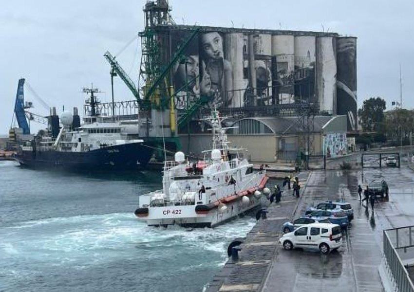 Kthimi në Itali i emigrantëve që qëndruan 3 ditë në kampin e Gjadrit, mediat italiane: Janë të frikësuar dhe të tronditur