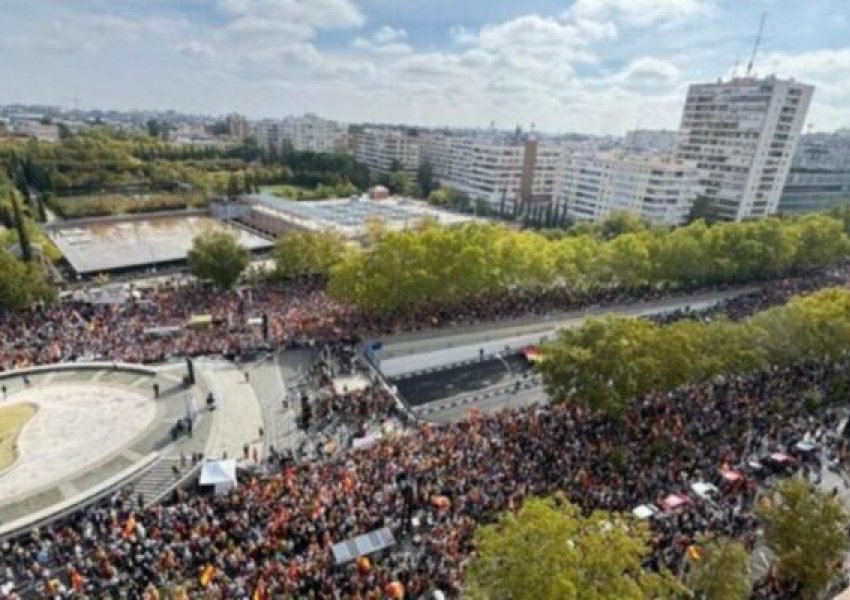 Mijëra protestues në Madrid kundër qeverisë Sanchez