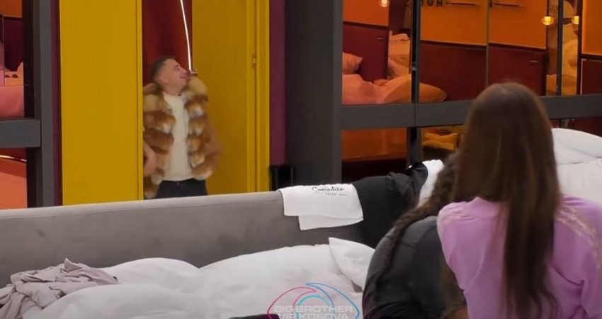 Rezi tallet me ecjen e Burimit, banorët tjerë qeshin – VIDEO