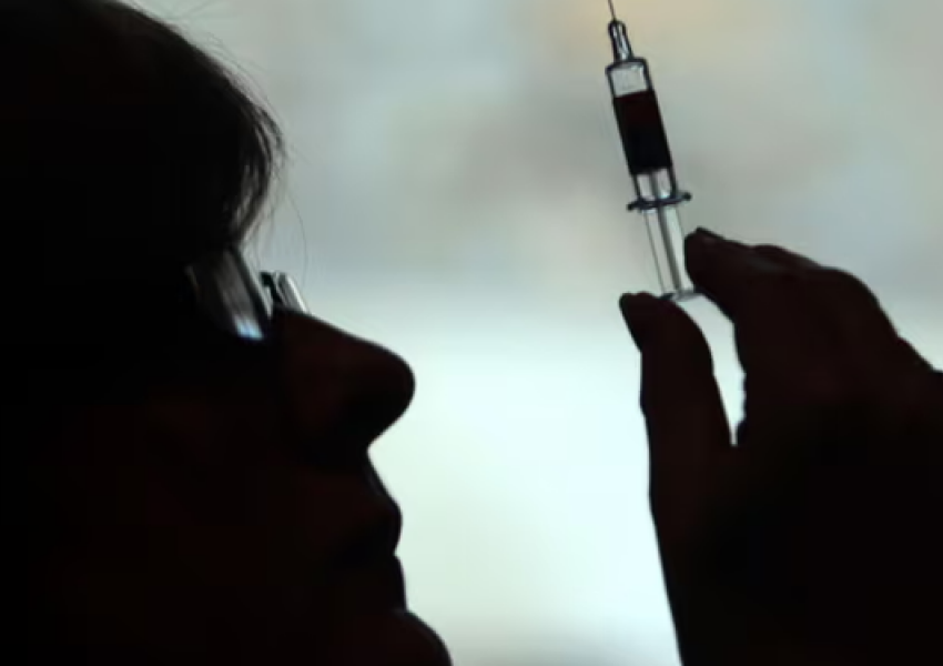 Përhapet me shpejtësi dhe shkakton të vjella e diarre, mjekët testojnë vaksinën e parë në botë kundër të 