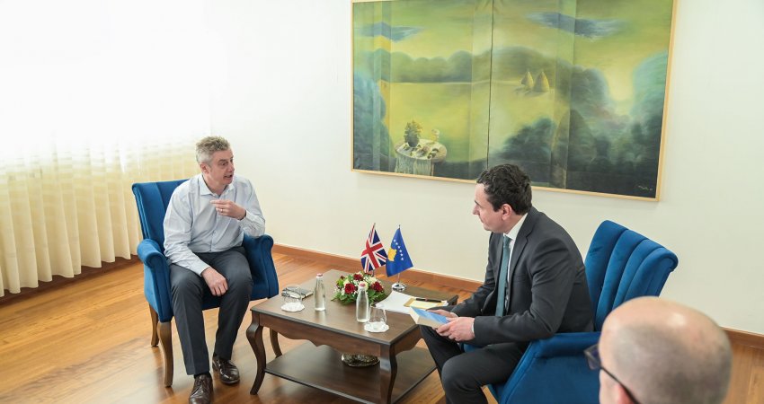 Ambasadori britanik: Rrugëtimi i Kosovës drejt NATO-s varet shumë nga dialogu me Serbinë