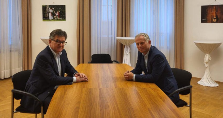 Fillon takimi i Lajçakut me Bislimin