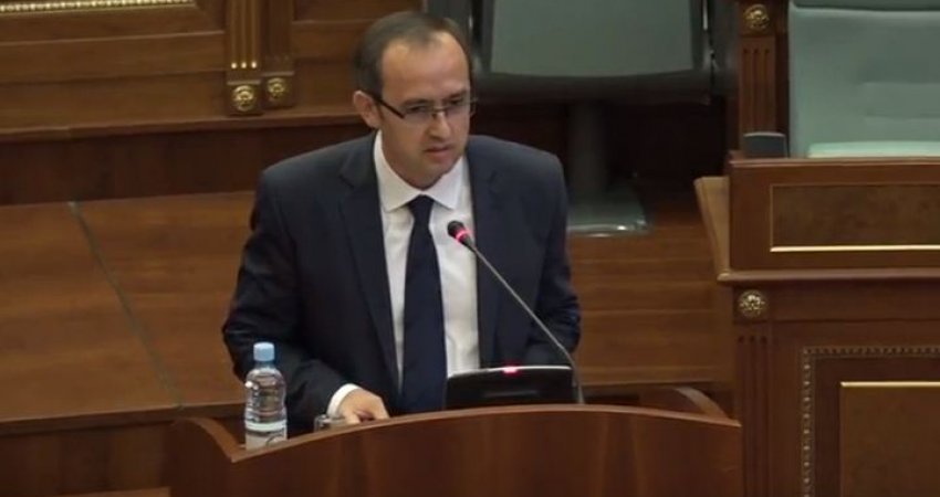 Hoti: KEK-u menaxhohet nga parapolitika, energjia elektrike u shtrenjtua disa herë