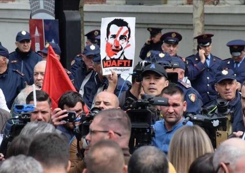 Rikthehet protesta e opozitës, kreu i PD Berisha:  Ta nxjerrim për zverku kryehajdutin e kryeqytetit