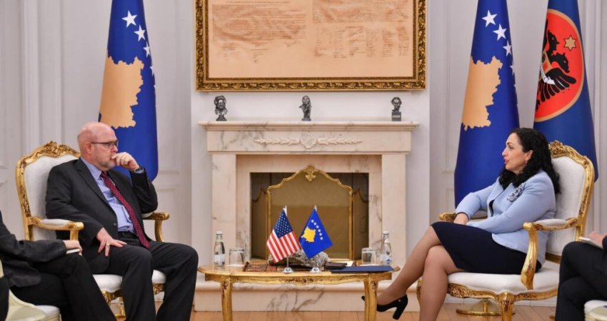 Osmani takohet me Hovenier, flasin për zhvillimet e fundit në vend – përmendet edhe vizita e Presidentes në ShBA