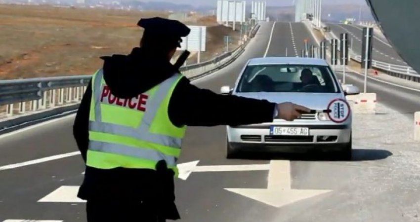 Mbi 2 mijë e 300 tiketa trafiku shqipton policia gjatë 24 orëve