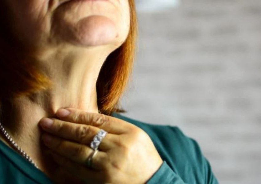 Si të përgatisni në shtëpi 'ilaçet' natyrale për dhimbjet e fytit
