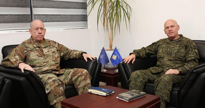 Jashari takon shefin e stafit të KFOR-it, flasin për bashkëpunim të ndërsjellë dhe profesional