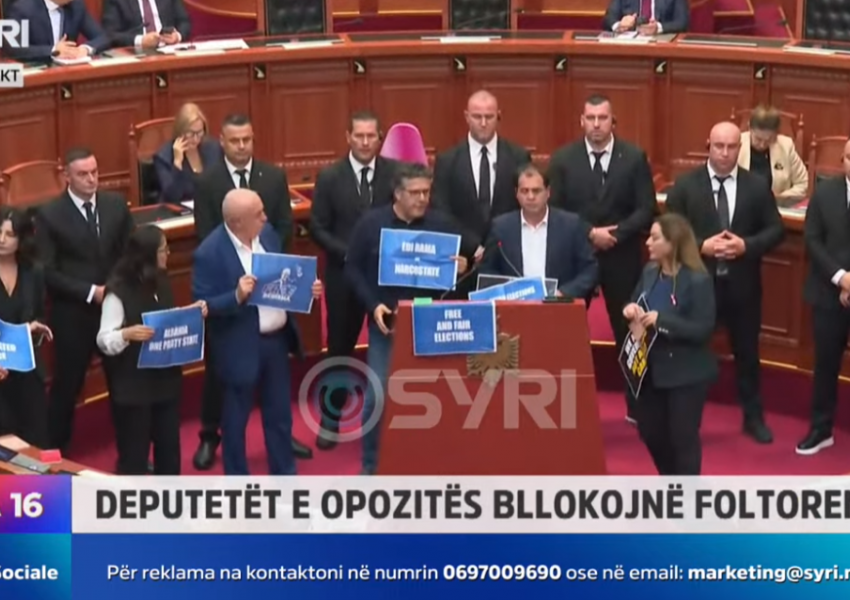 Nis seanca plenare, deputetë e opozitës bllokojnë foltoren