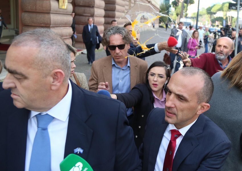 U sulmua nga patronazhistët e Ramës jashtë Kryesisë së Kuvendit, reagon Fredi Beleri: Sulmi ishte i inskenuar