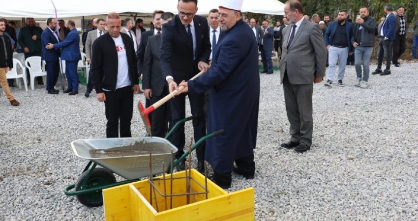 Vihet gurthemeli i një xhamie të re në qytetin e Gjilanit
