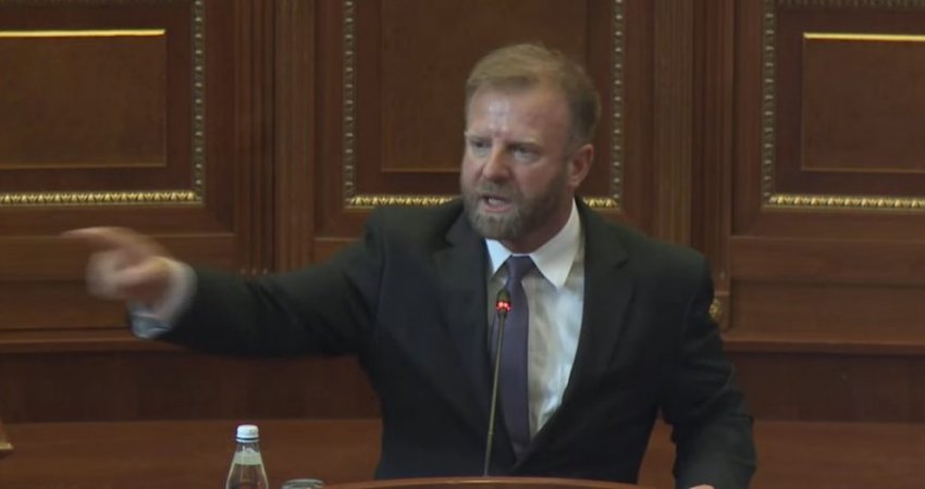 Abazi me kritika për pushtetin: Mjaft me gënjeshtra, jemi nën sanksione