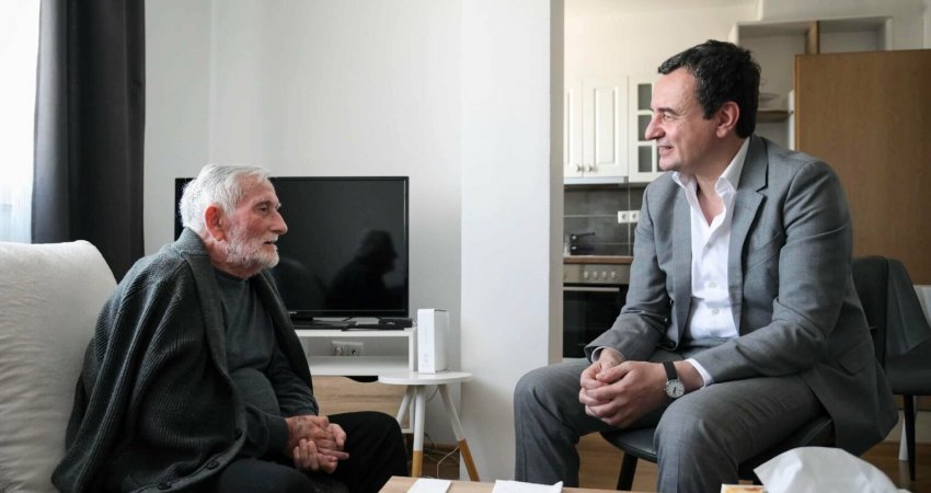 Kurti takohet me Zeqir Gërvallën, e quan shok të idealit që nga koha e zyrës së UÇK-së në Prishtinë