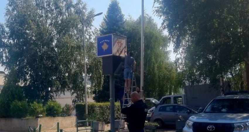 Simbolet serbe në institucionet paralele të Serbisë në veri të vendit, mbulohen me ato të Kosovës