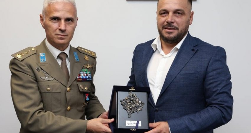 Maqedonci e priti në takim lamtumirës atasheun e Mbrojtjes të Italisë në Kosovë