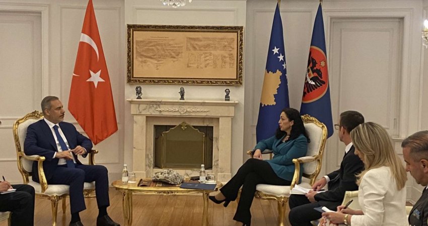 Osmani pret në takim ministrin e Jashtëm të Turqisë