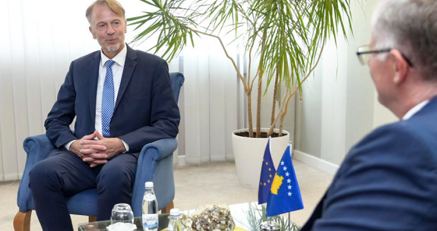 Bislimi takon shefin e ri të zyrës së BE-së në Kosovë