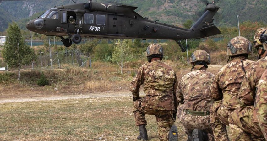 KFOR-i teston procedurat e sigurisë së helikopterit për ngarkim në rast emergjence