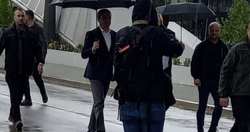 Albin Kurti parakalon nëpër urën e Ibrit
