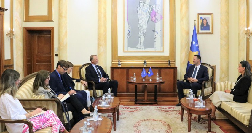 Konjufca takon shefin e ri të Zyrës së BE-së: Kosova i ka përmbushur kriteret për statusin e vendit kandidat