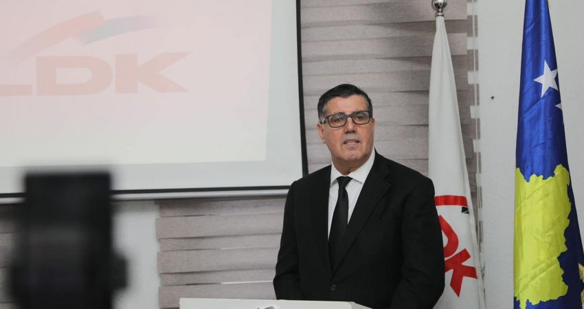 Haziri: Presidentja Osmani “vizatoi” korrupsionin e lartë në Qeveri dhe kapitullimin e shtetit