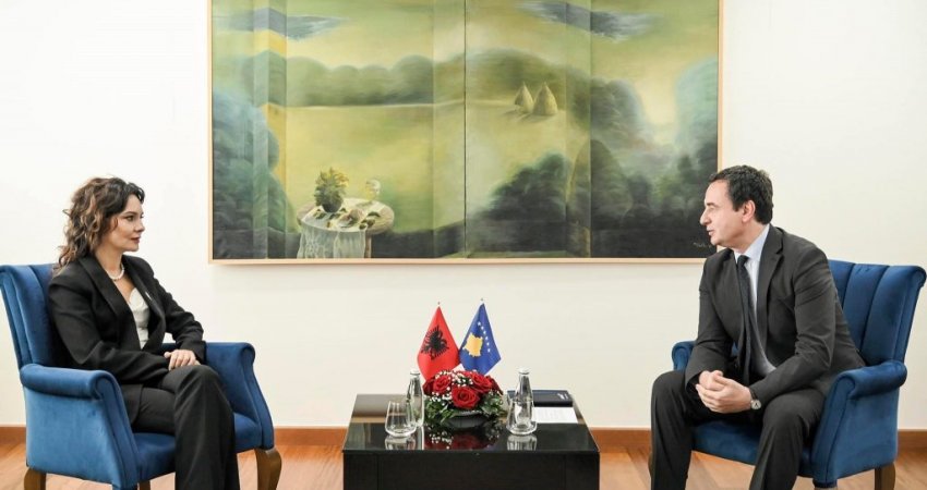 Kurti takohet me Spiropalin: Mbështetja e Shqipërisë është përherë e nevojshme