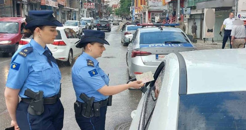 Mbi 2 mijë e 400 tiketa trafiku të shqiptuara gjatë 24 orëve të fundit