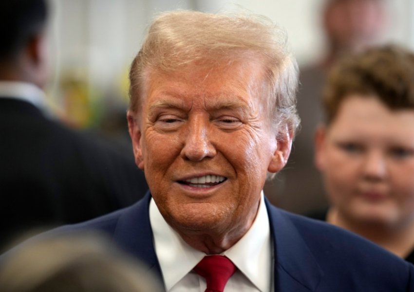 Gjykata rrëzon dy akuza penale në ngarkim të Donald Trump