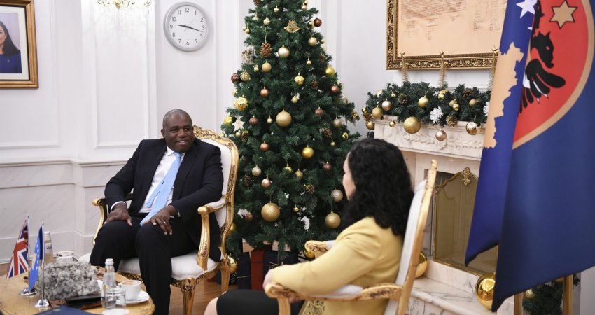 Kryediplomati britanik nesër në Kosovë, do të pritet në takim nga Osmani