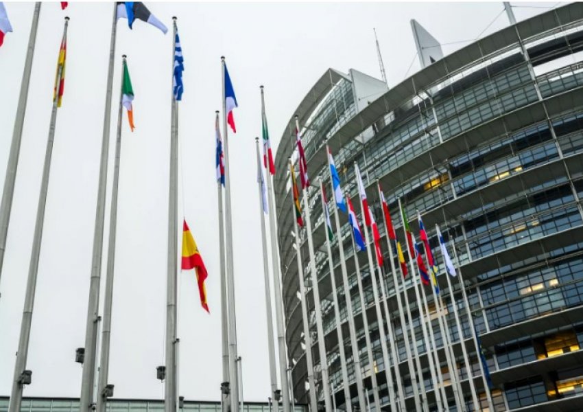 Nga Brukseli në Berlin: Rregullat mbi transparencën dhe etikën e eurodeputetëve