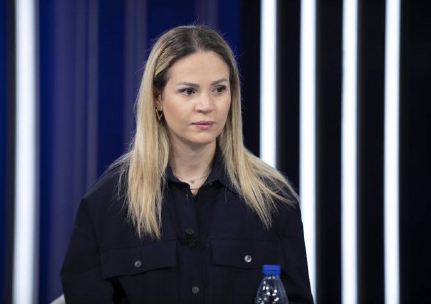 Punësimet në shtet/ Gazetarja Ola Xama: Si ka mundësi që administrata rritet, kur popullsia është në rënie?!