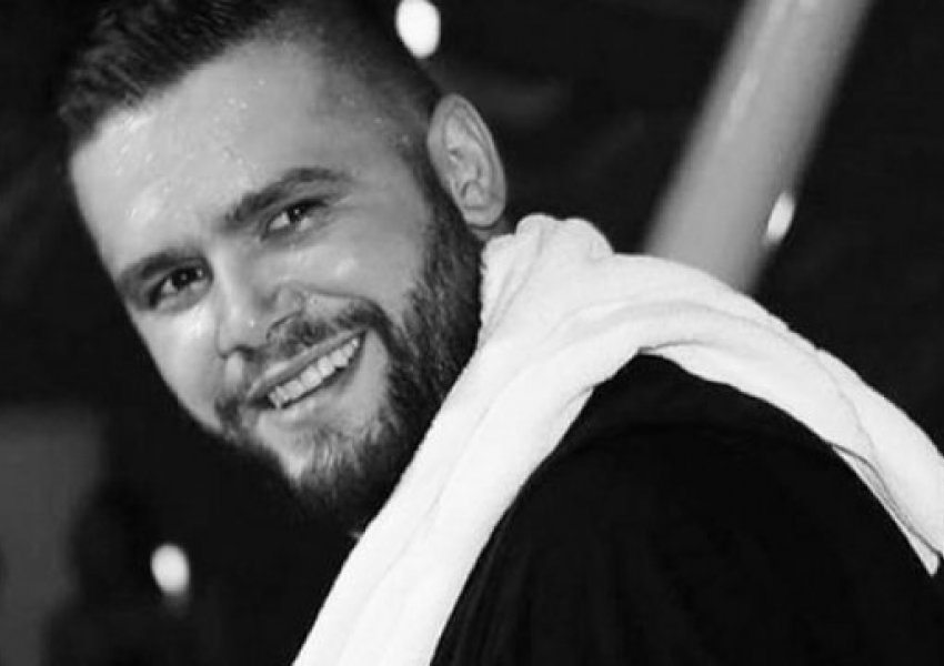 'Thikë pas shpine'/ Me kë e ka Flor Mumajesi?