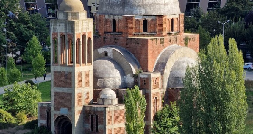 Shovinizmi i fshehur pas religjionit: Rasti i kishës në oborrin e Universitetit të Prishtinës