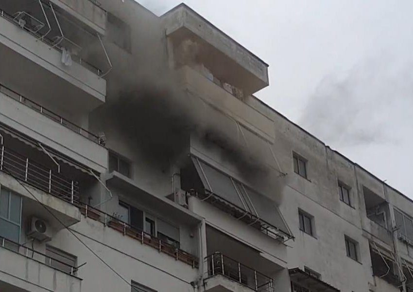 VIDEO/ Zjarr në një pallat në Astir, banorët bllokohen në banesa