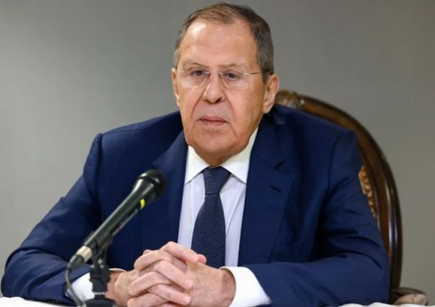Rusia shpall ‘non grata’ dhe dëbon dy diplomatë rumunë nga Moska