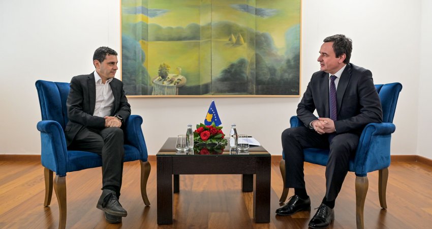 Kurti takon deputetin britanik Alex Sobel, diskutojnë për sigurinë dhe zhvillimet e fundit