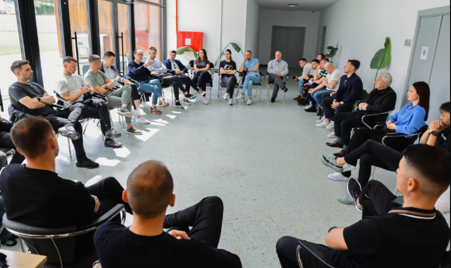 Faza e fundit e kampionatit, Departamenti i Arbitrimit zhvillon seminar me gjyqtarët e Superiores