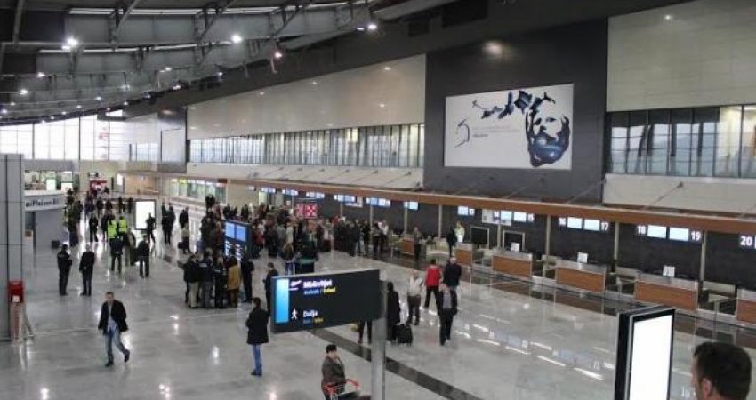 Parandalohen tri raste të kontrabandës me duhan përmes Aeroportit të Prishtinës, Policia jep detaje